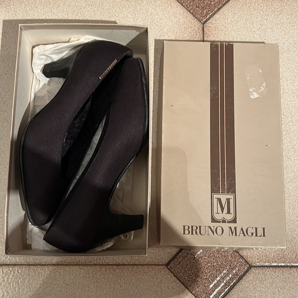 BRUNO MAGLI HEELS WITH FUR INSIDE - Picture 6 of 7